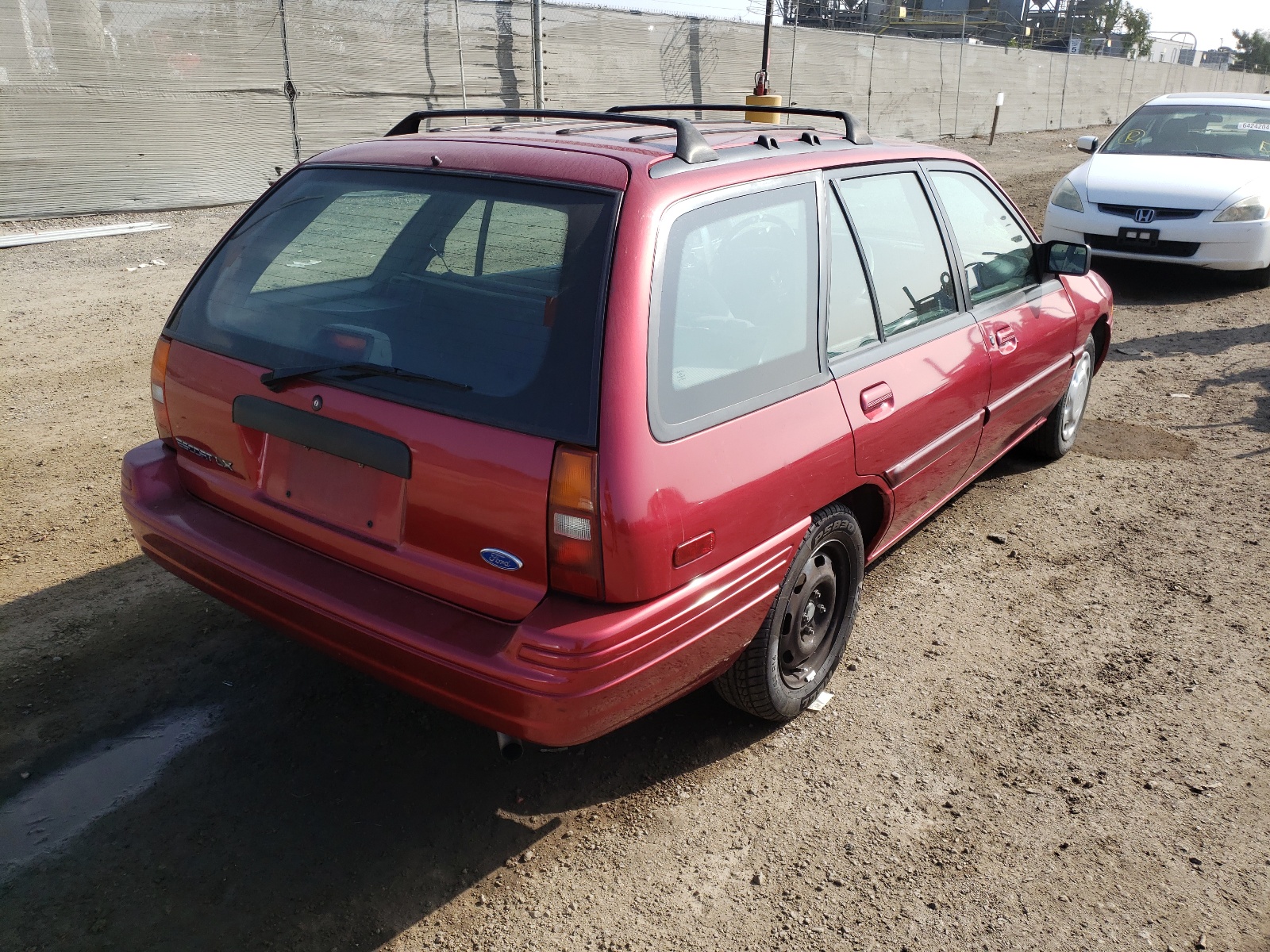Photo 4 from auction – 1995 FORD ESCORT LX with VIN 3FASP15J9SR165145