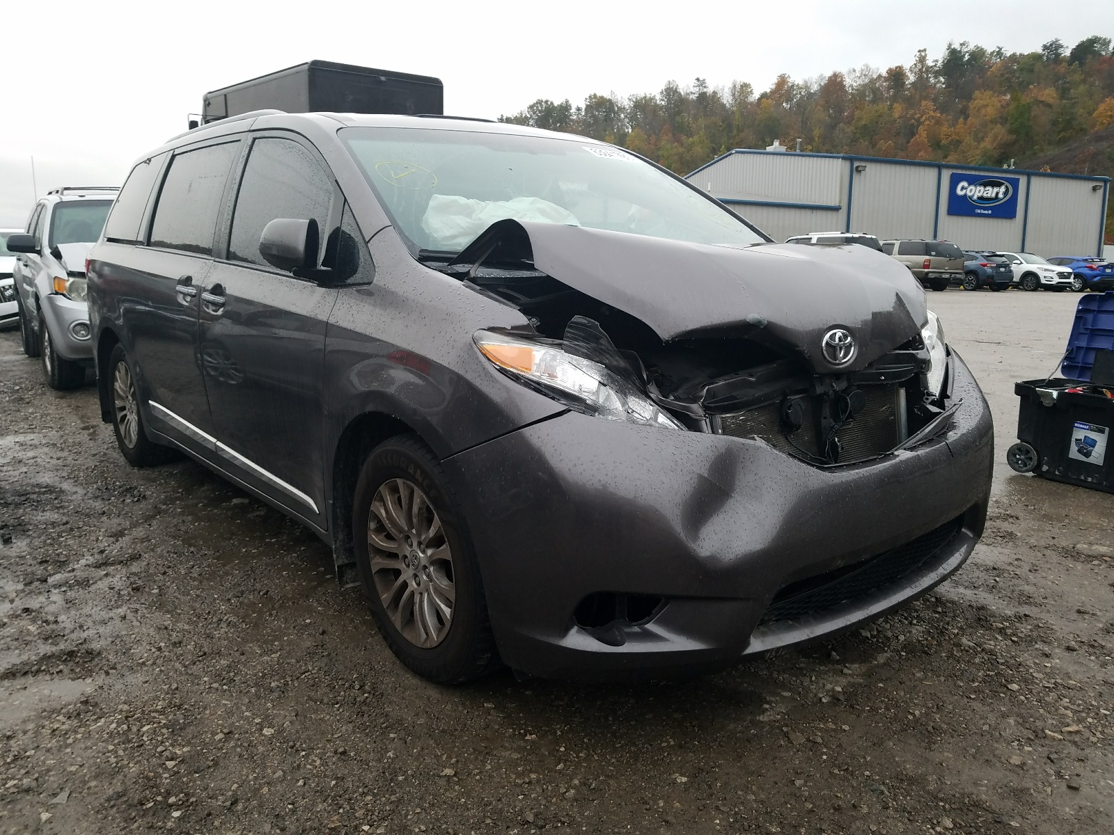 TOYOTA SIENNA XLE 2015 with VIN 5TDYK3DC1FS649377 - Photo from auction