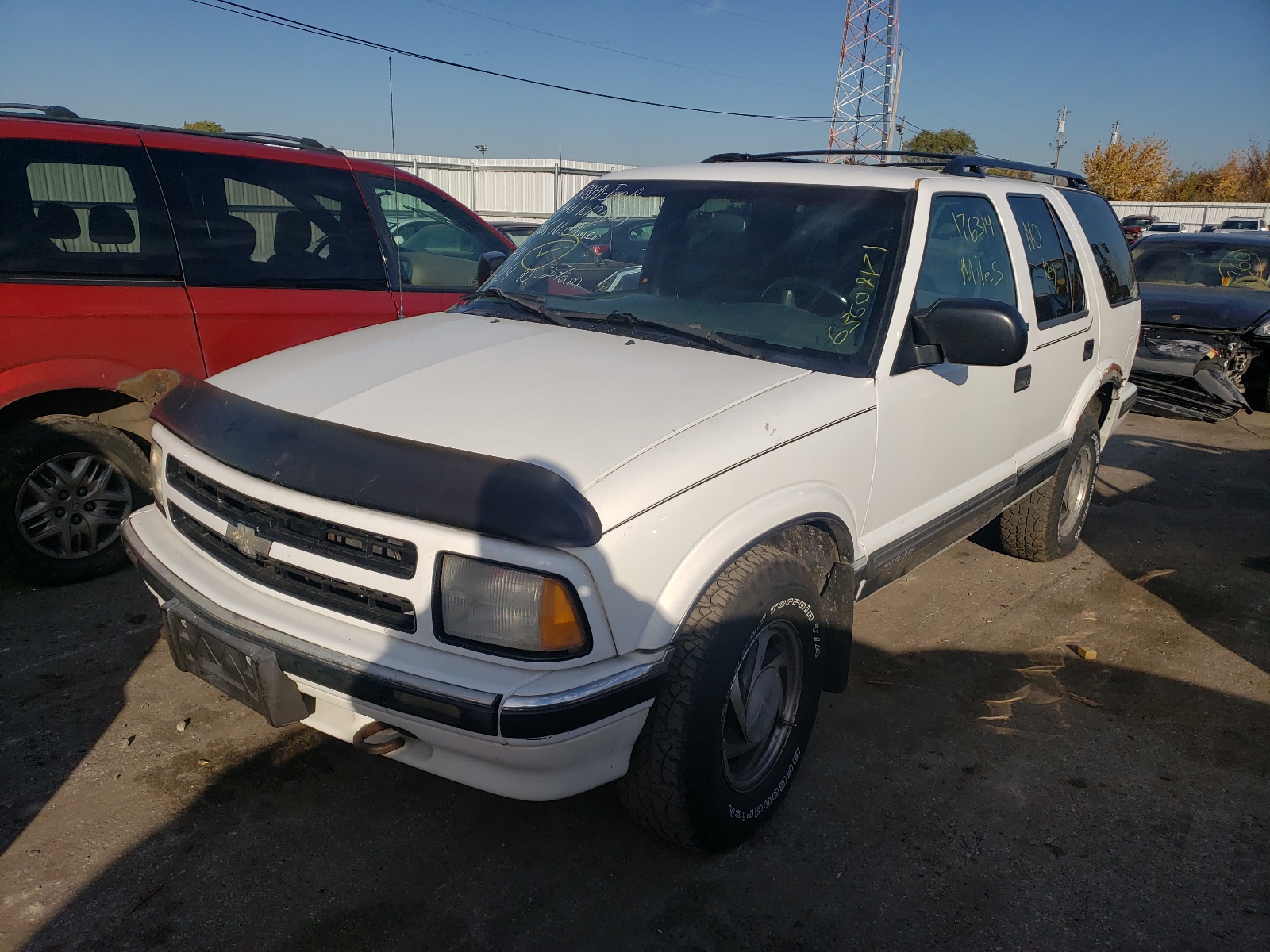 Photo 2 from auction – 1997 CHEVROLET BLAZER with VIN 1GNDT13W3V2249958