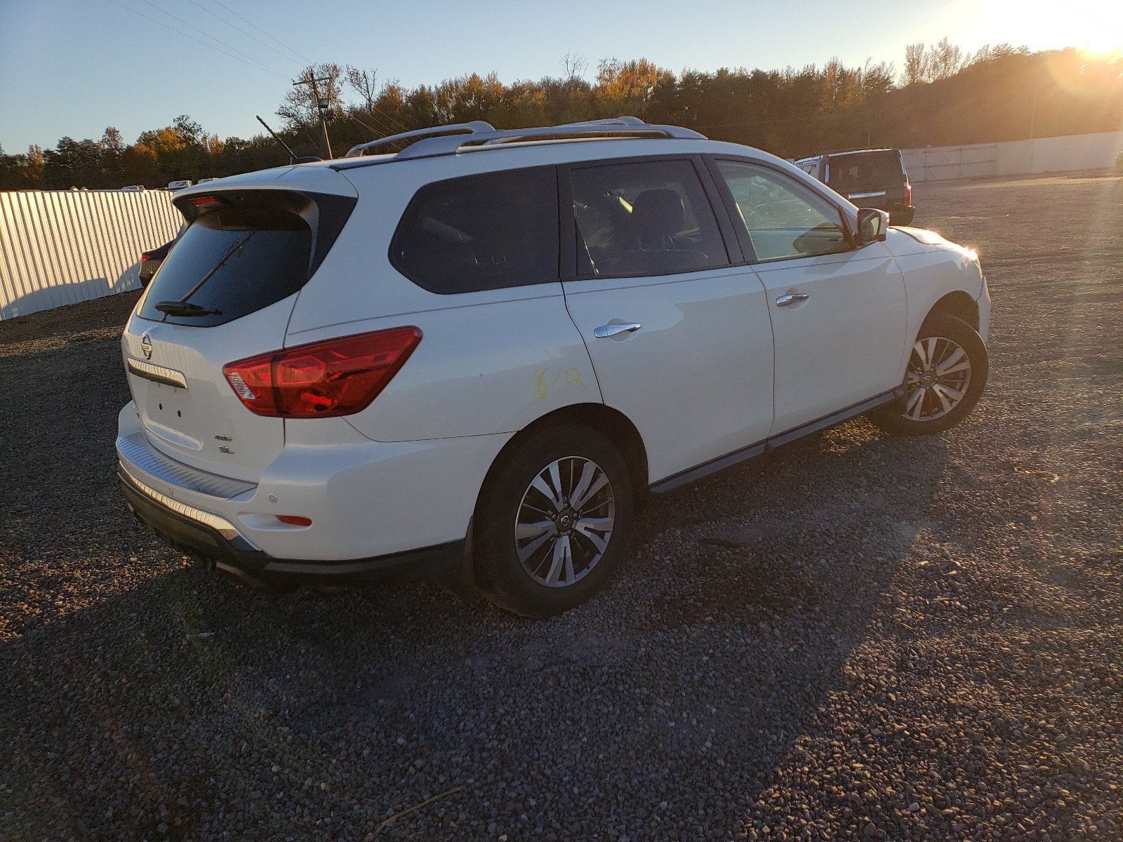 Photo 4 from auction – 2017 NISSAN PATHFINDER with VIN 5N1DR2MM8HC606250