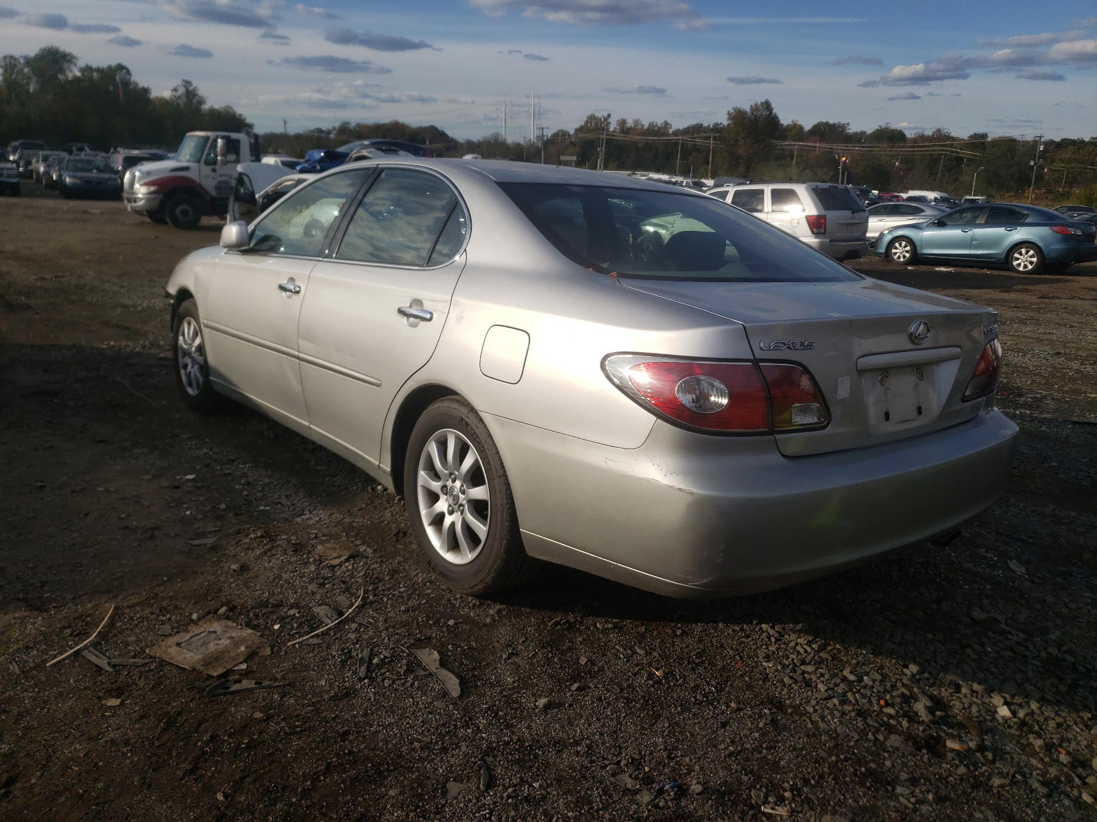 Photo 3 from auction – 2002 LEXUS ES 300 with VIN JTHBF30G025028889