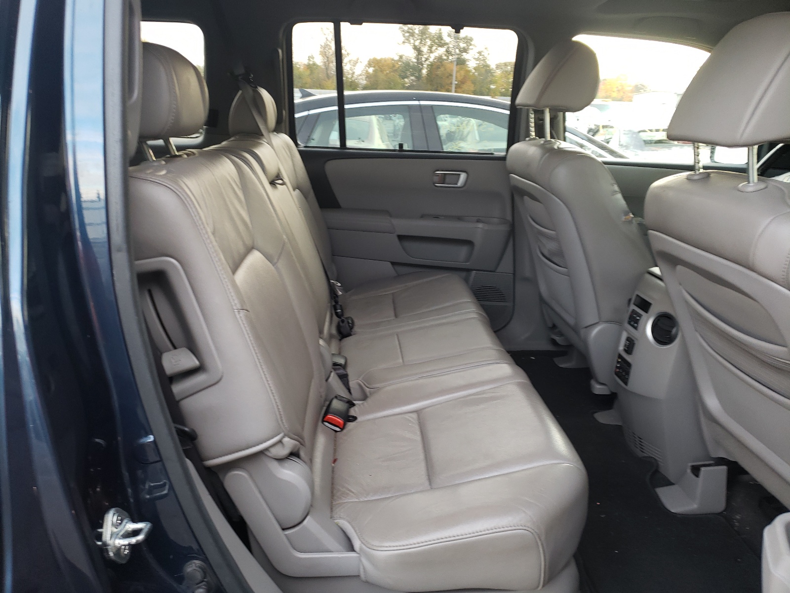 Photo 6 from auction – 2010 HONDA PILOT TOUR with VIN 5FNYF4H90AB003642