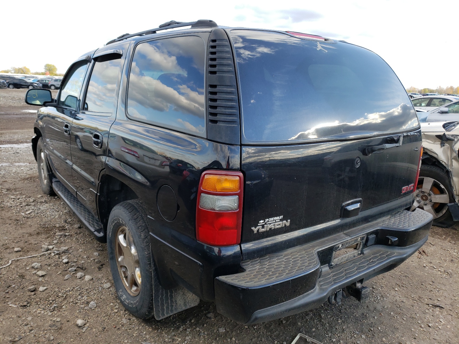 Photo 3 from auction – 2003 GMC YUKON DENA with VIN 1GKEK63U23J152835