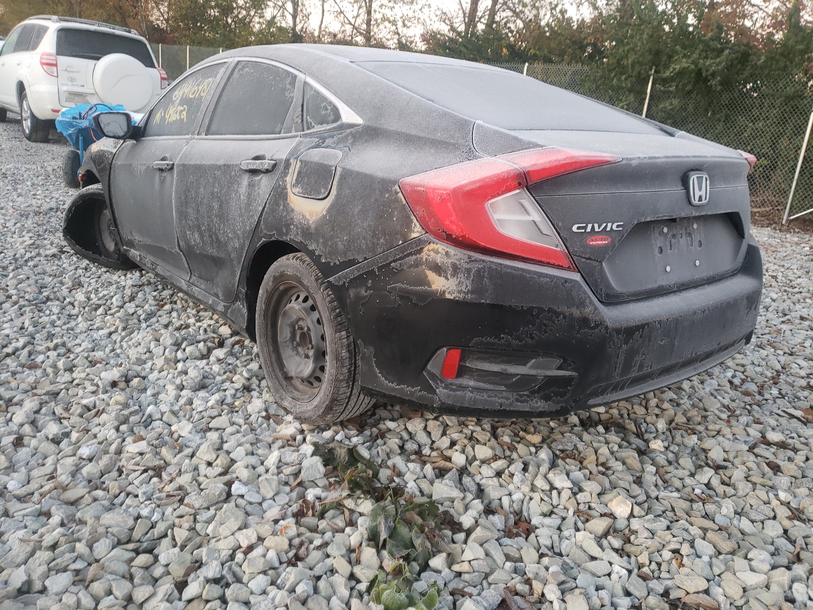 Photo 3 from auction – 2017 HONDA CIVIC LX with VIN 2HGFC2F57HH522763
