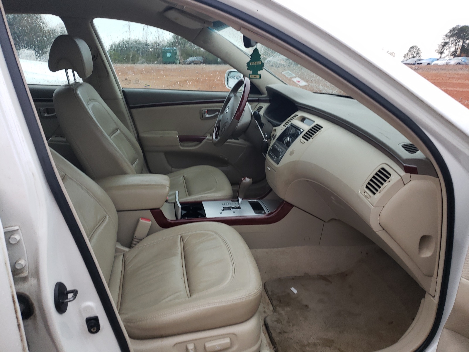 Photo 5 from auction – 2007 HYUNDAI AZERA SE with VIN KMHFC46F57A237992