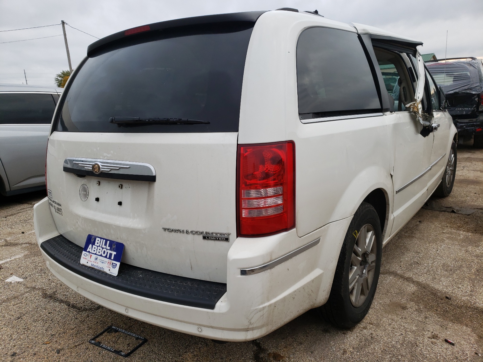 Photo 4 from auction – 2010 CHRYSLER TOWN & COU with VIN 2A4RR7DX4AR448398