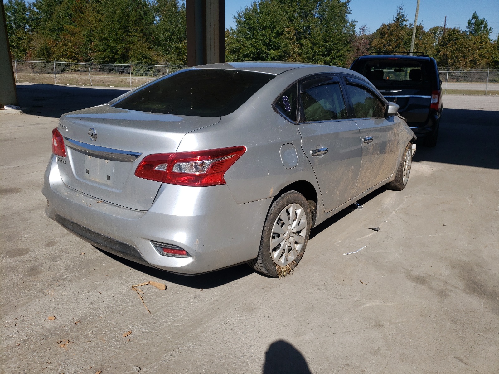 Photo 4 from auction – 2016 NISSAN SENTRA S with VIN 3N1AB7AP5GY277569