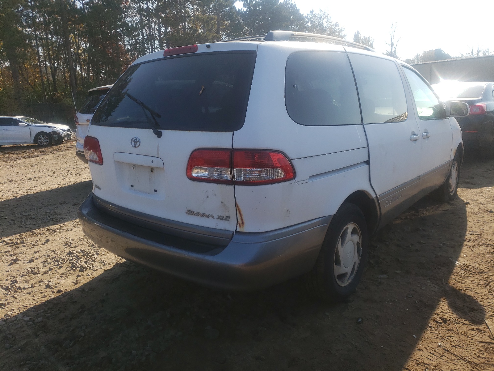 Photo 4 from auction – 2001 TOYOTA SIENNA LE with VIN 4T3ZF13C61U375907