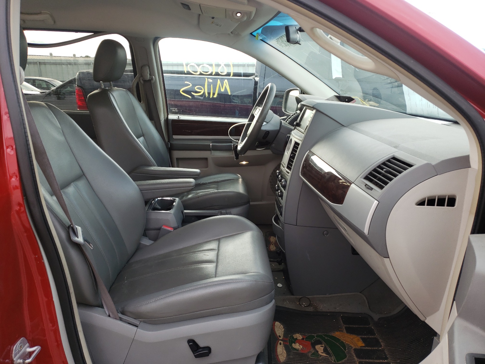Photo 5 from auction – 2010 CHRYSLER TOWN & COU with VIN 2A4RR5DX6AR241712
