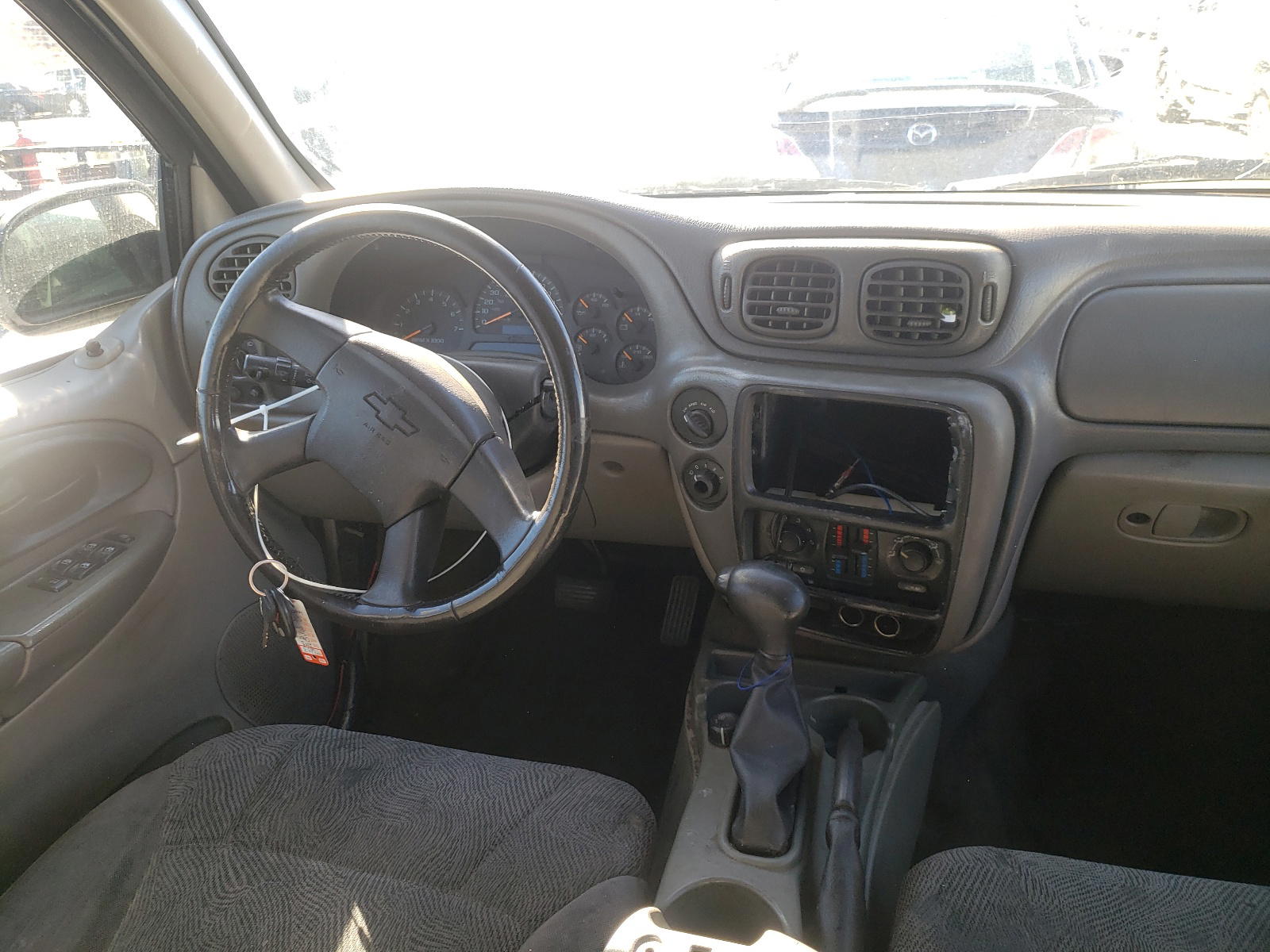 Photo 9 from auction – 2003 CHEVROLET TRAILBLAZE with VIN 1GNET16S732171310