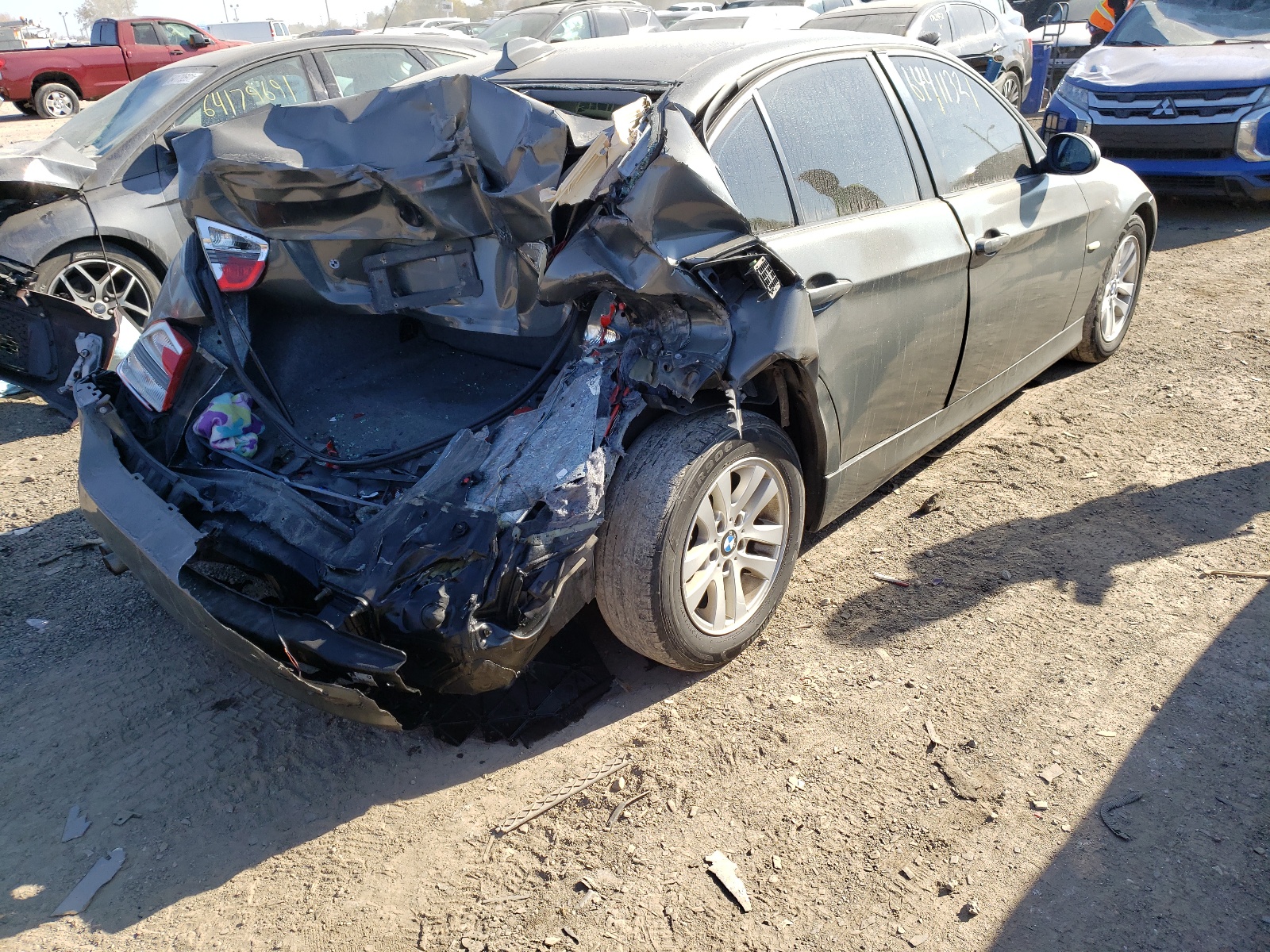 Photo 4 from auction – 2006 BMW 325 I with VIN WBAVB13586KX67618