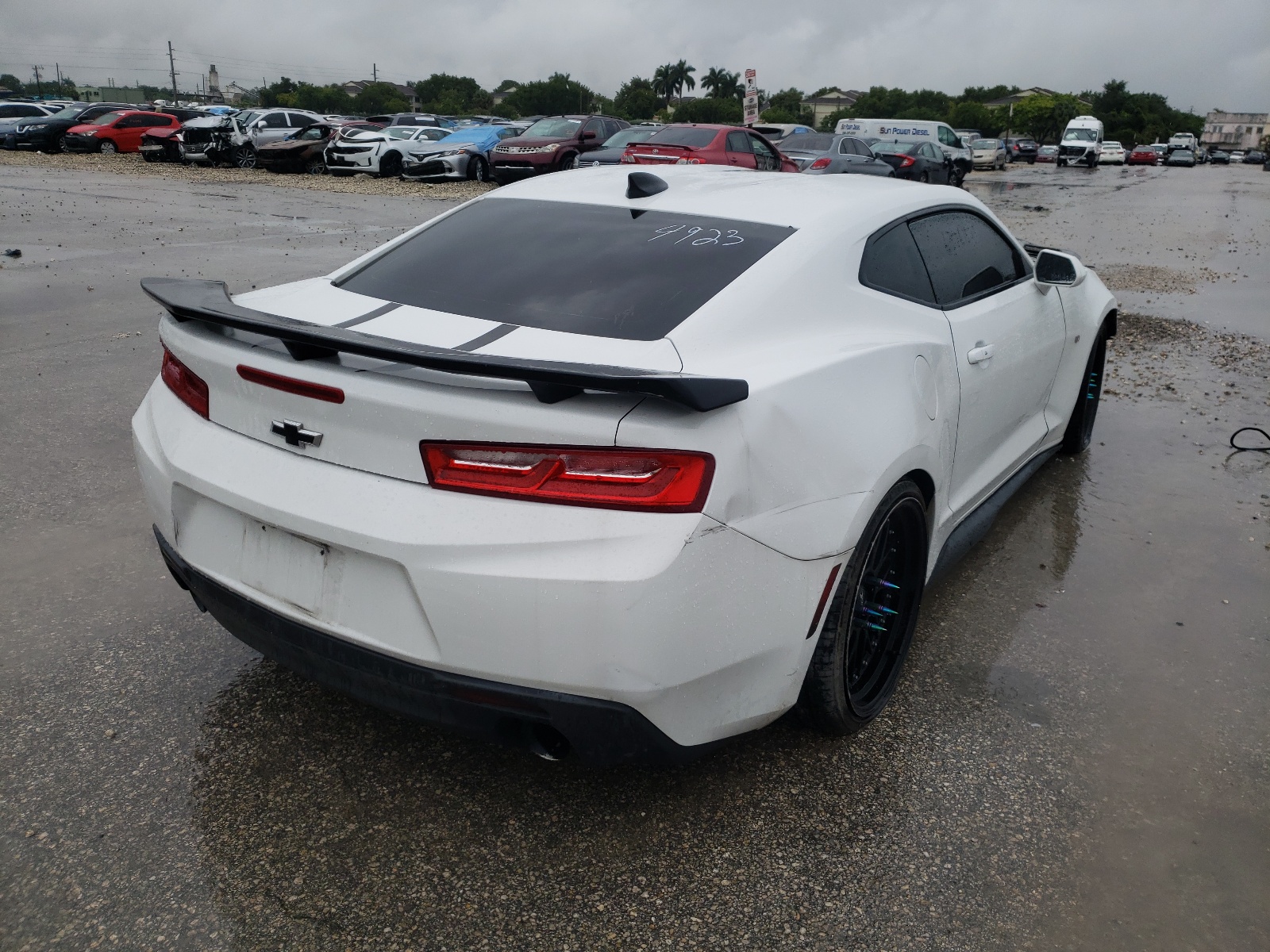 Photo 4 from auction – 2018 CHEVROLET CAMARO LT with VIN 1G1FB1RX7J0114923