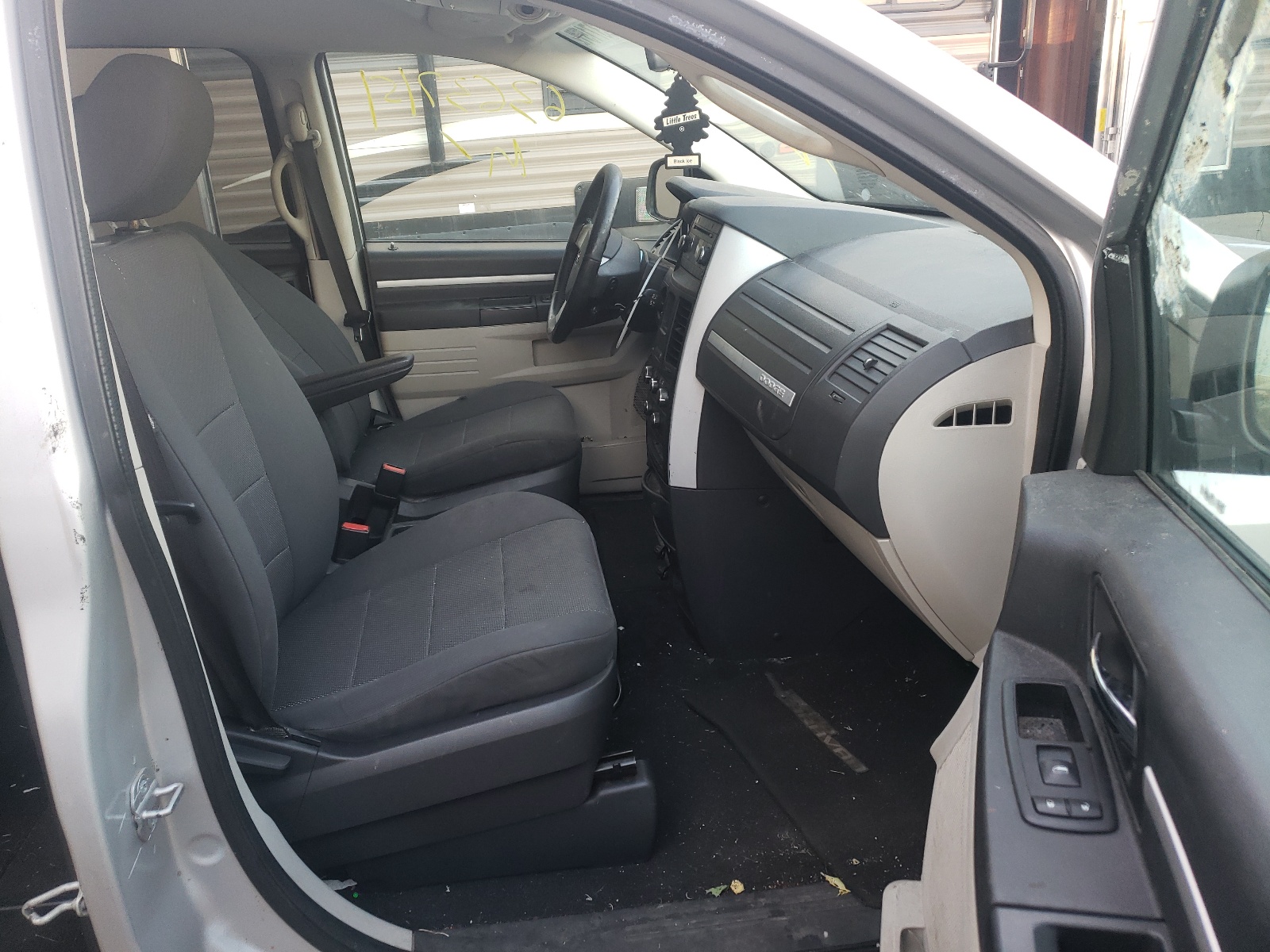 Photo 5 from auction – 2008 DODGE GRAND CARA with VIN 2D8HN54P18R779954