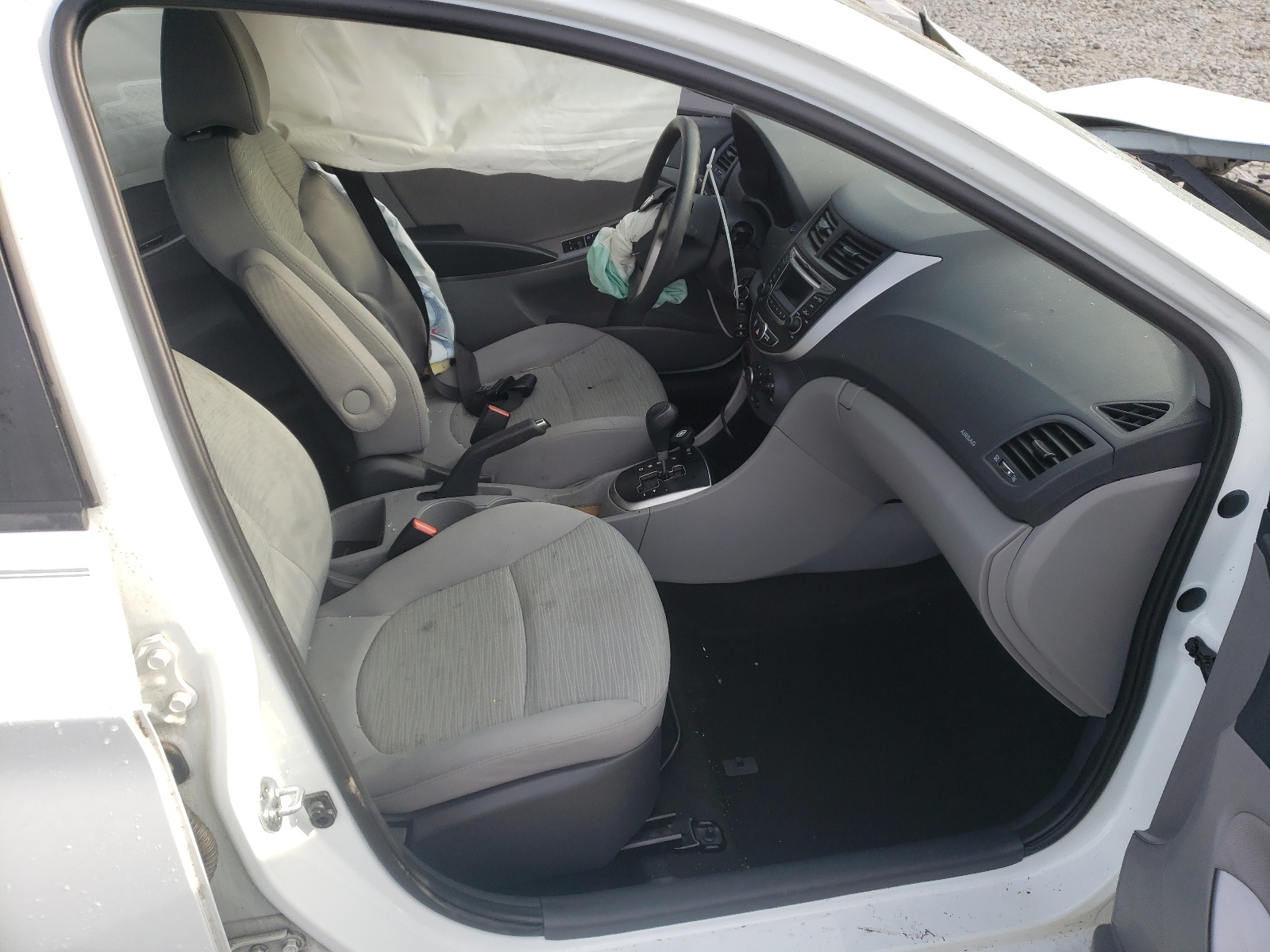 Photo 5 from auction – 2016 HYUNDAI ACCENT SE with VIN KMHCT4AE7GU043173