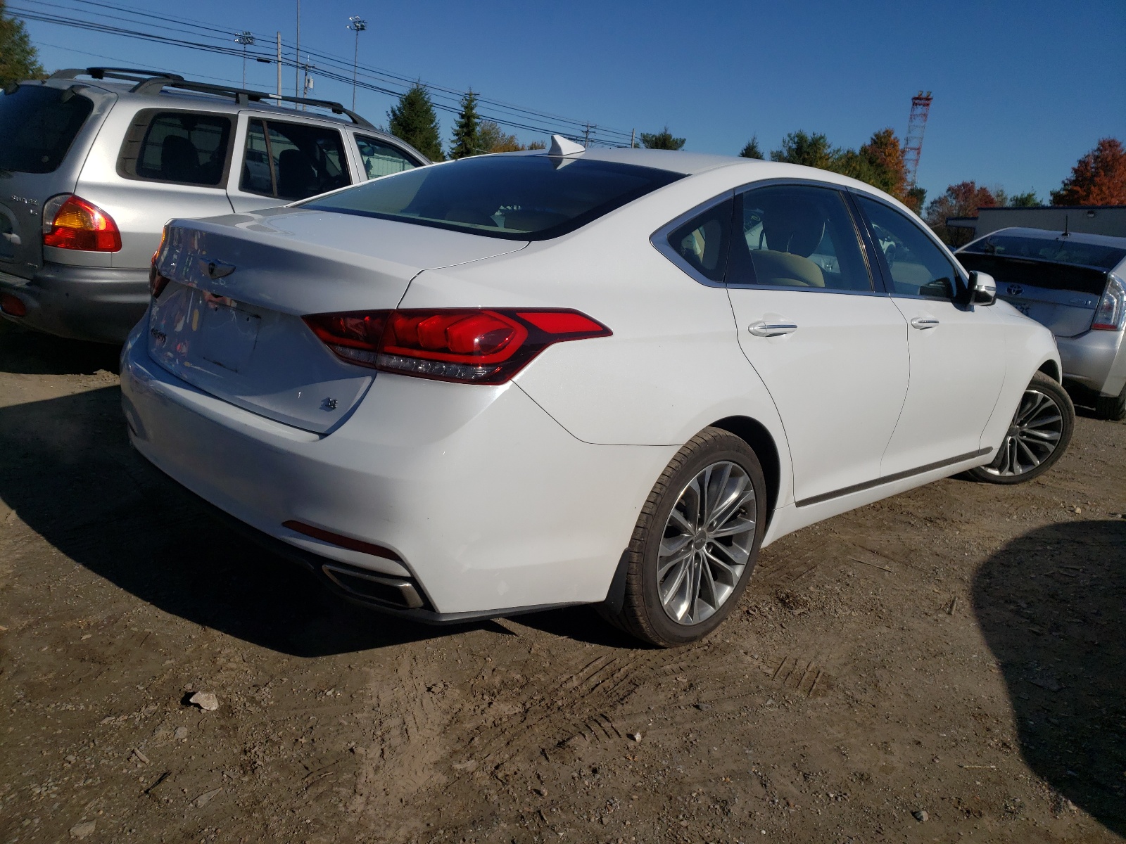 Photo 4 from auction – 2015 HYUNDAI GENESIS 3. with VIN KMHGN4JE6FU084288