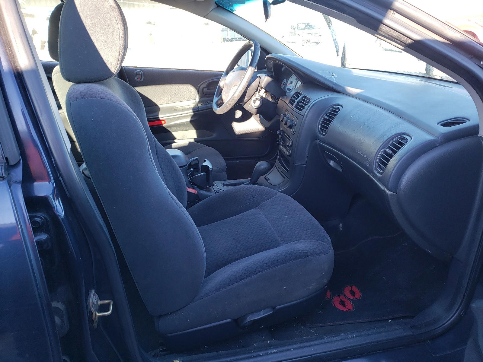 Photo 5 from auction – 2001 DODGE INTREPID S with VIN 2B3HD46R41H606002