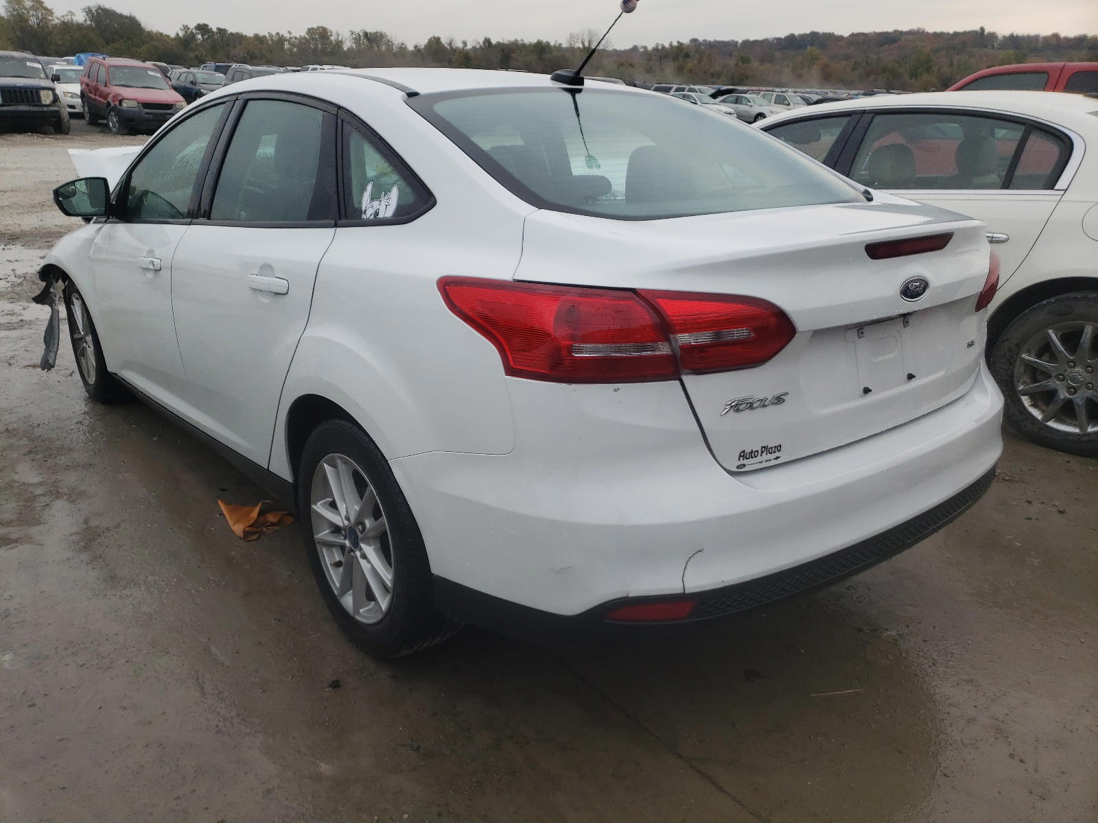 Photo 3 from auction – 2015 FORD FOCUS SE with VIN 1FADP3F2XFL210660