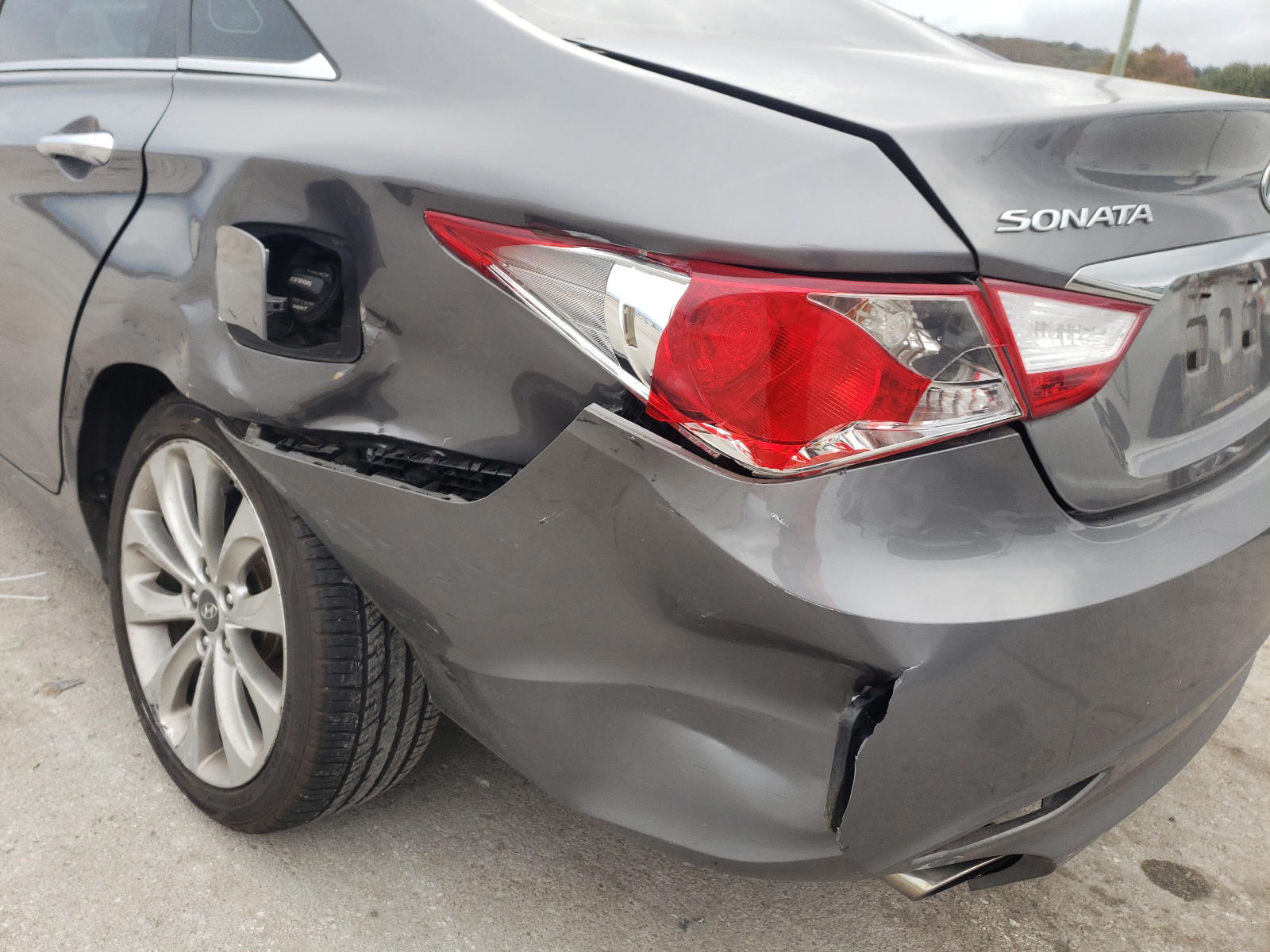 Photo 9 from auction – 2011 HYUNDAI SONATA SE with VIN 5NPEC4AC7BH290921