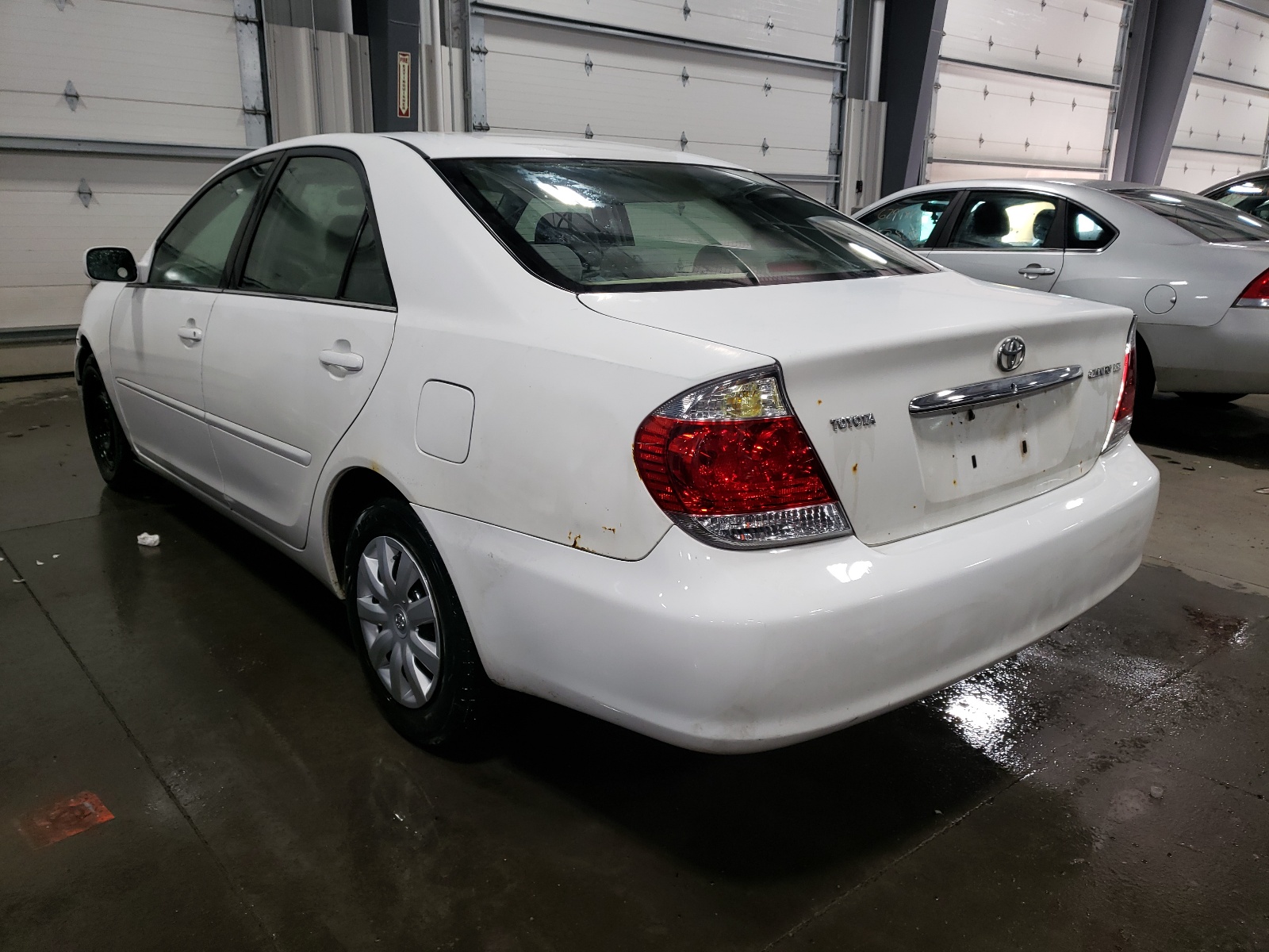 Photo 3 from auction – 2005 TOYOTA CAMRY LE with VIN 4T1BE32K85U625932