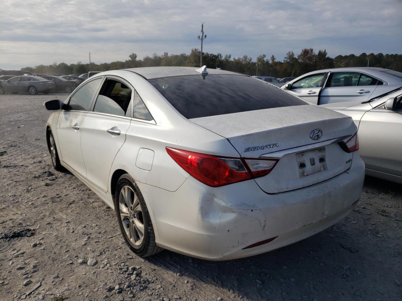 Photo 3 from auction – 2011 HYUNDAI SONATA SE with VIN 5NPEC4AC5BH009019