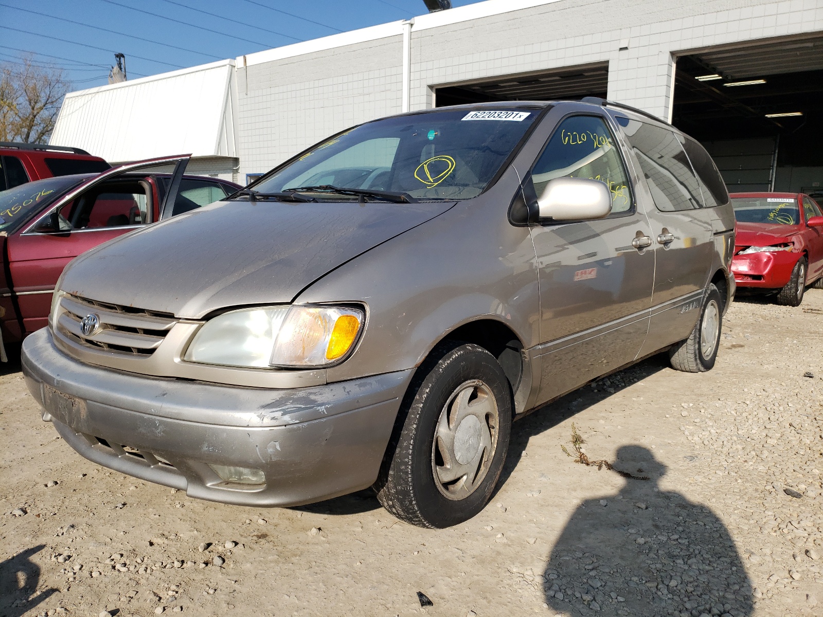 Photo 2 from auction – 2002 TOYOTA SIENNA LE with VIN 4T3ZF13C52U417033