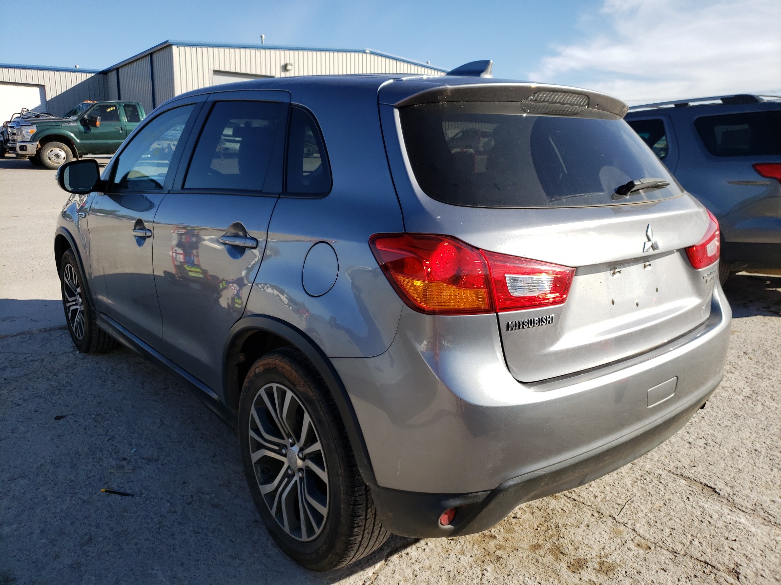Photo 3 from auction – 2017 MITSUBISHI OUTLANDER with VIN JA4AP3AU6HZ026218