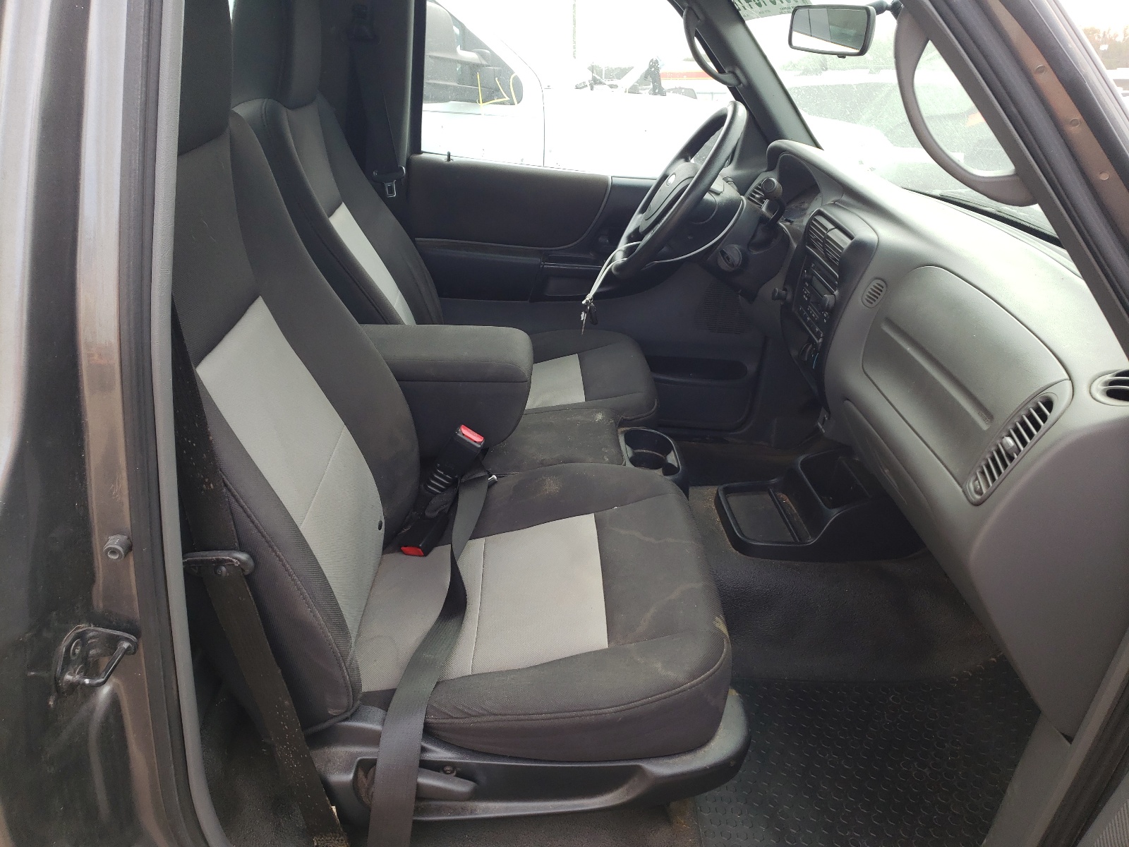 Photo 5 from auction – 2005 FORD RANGER with VIN 1FTYR10U75PA65816