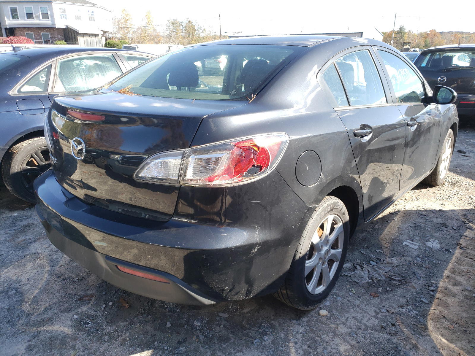 Photo 4 from auction – 2011 MAZDA 3 I with VIN JM1BL1VG2B1358581