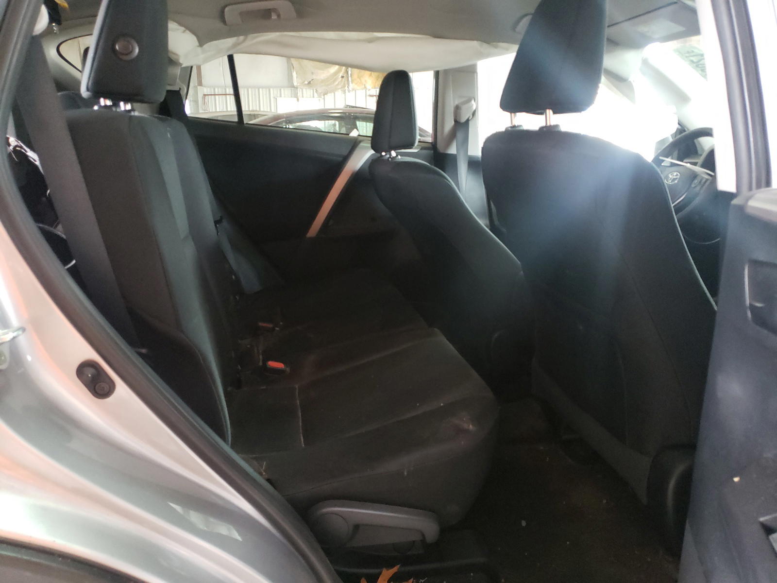 Photo 6 from auction – 2017 TOYOTA RAV4 LE with VIN 2T3BFREV0HW573486