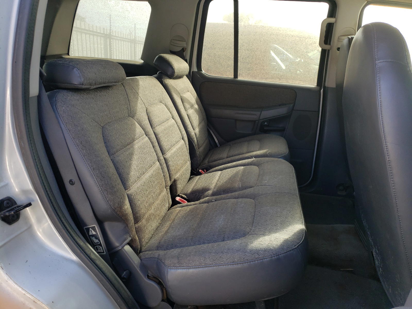 Photo 6 from auction – 2002 FORD EXPLORER with VIN 1FMZU62E82UB88121