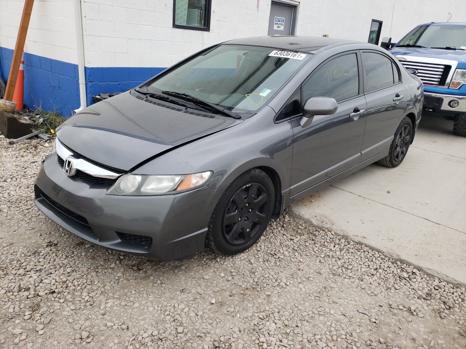 Photo 2 from auction – 2011 HONDA CIVIC LX with VIN 2HGFA1F57BH302207