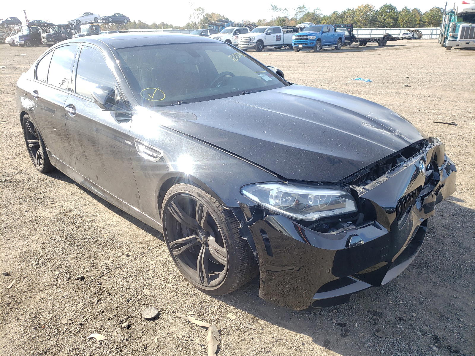 BMW M5 2015 with VIN WBSFV9C55FD594635 - Photo from auction