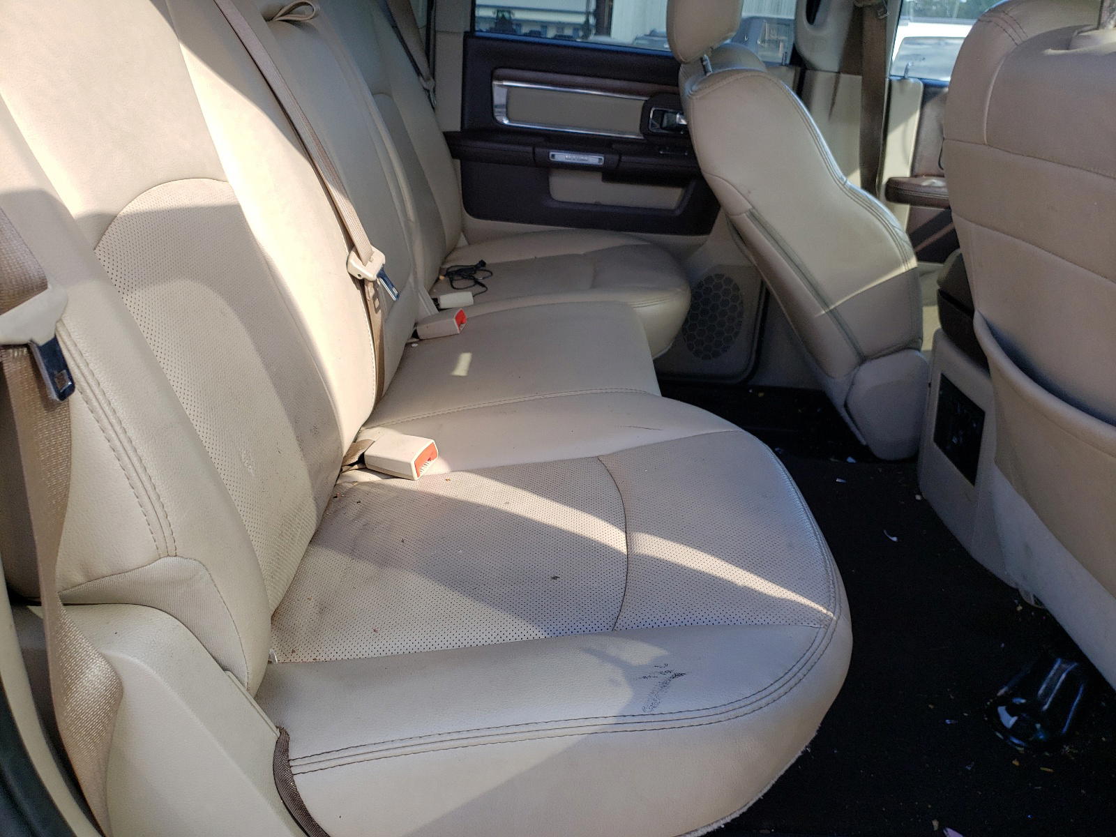 Photo 6 from auction – 2016 RAM 1500 LARAM with VIN 1C6RR7NT9GS130180