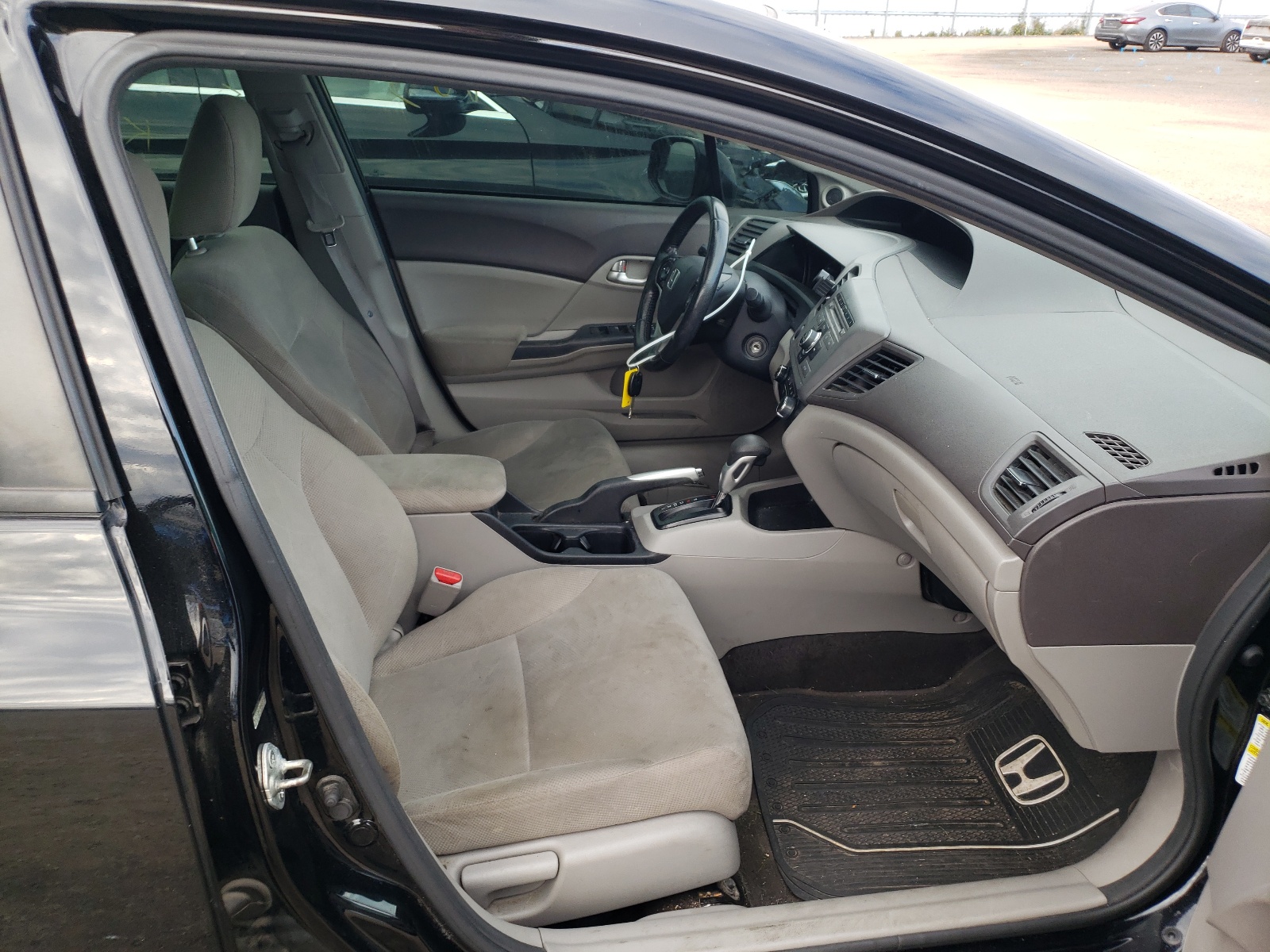 Photo 5 from auction – 2012 HONDA CIVIC LX with VIN 2HGFB2F51CH110818