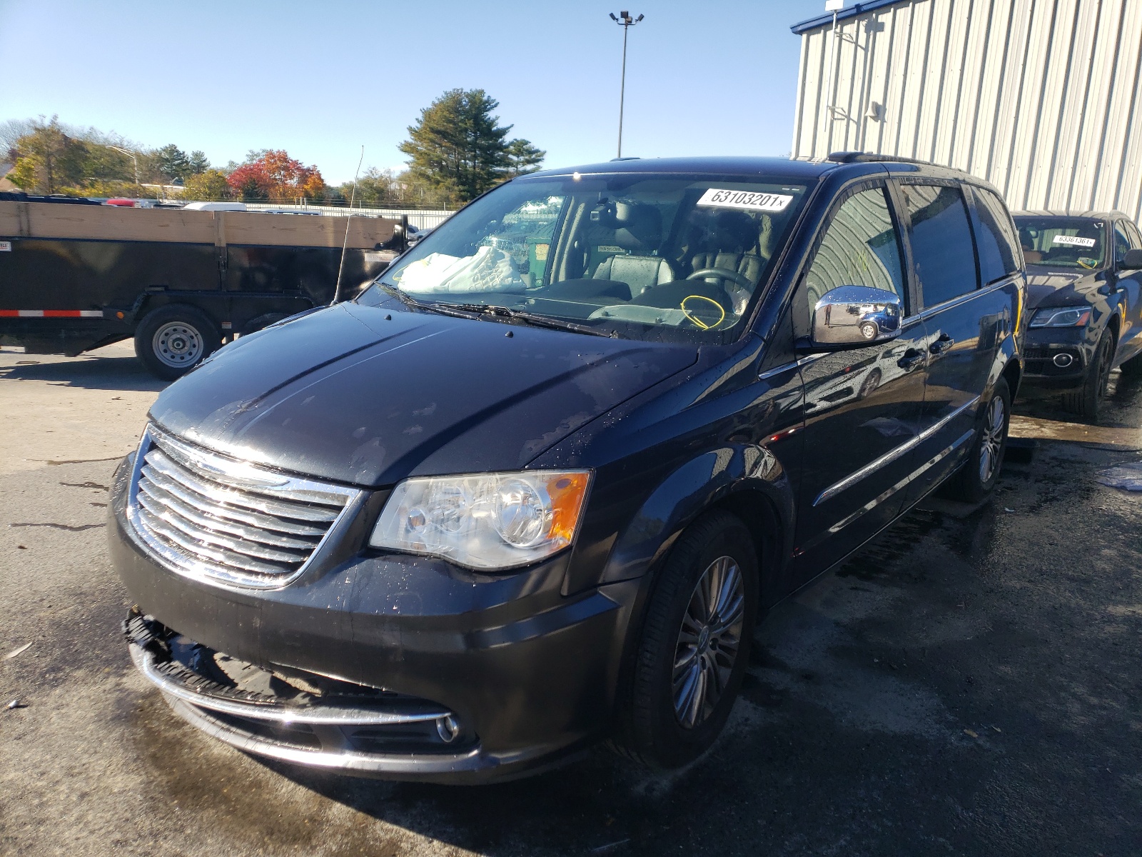 Photo 2 from auction – 2014 CHRYSLER TOWN & COU with VIN 2C4RC1CG9ER277224