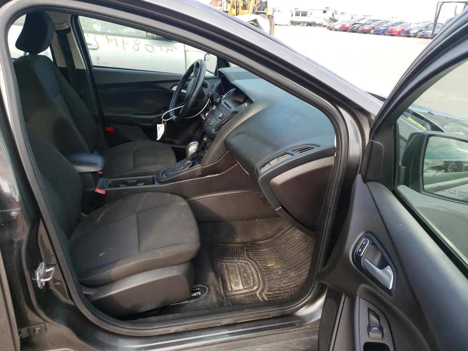 Photo 5 from auction – 2015 FORD FOCUS SE with VIN 1FADP3F29FL239776