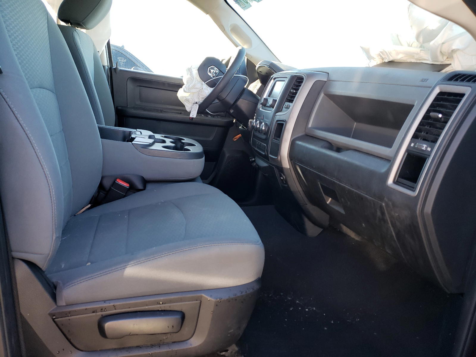 Photo 5 from auction – 2018 RAM 1500 ST with VIN 1C6RR6FGXJS239735