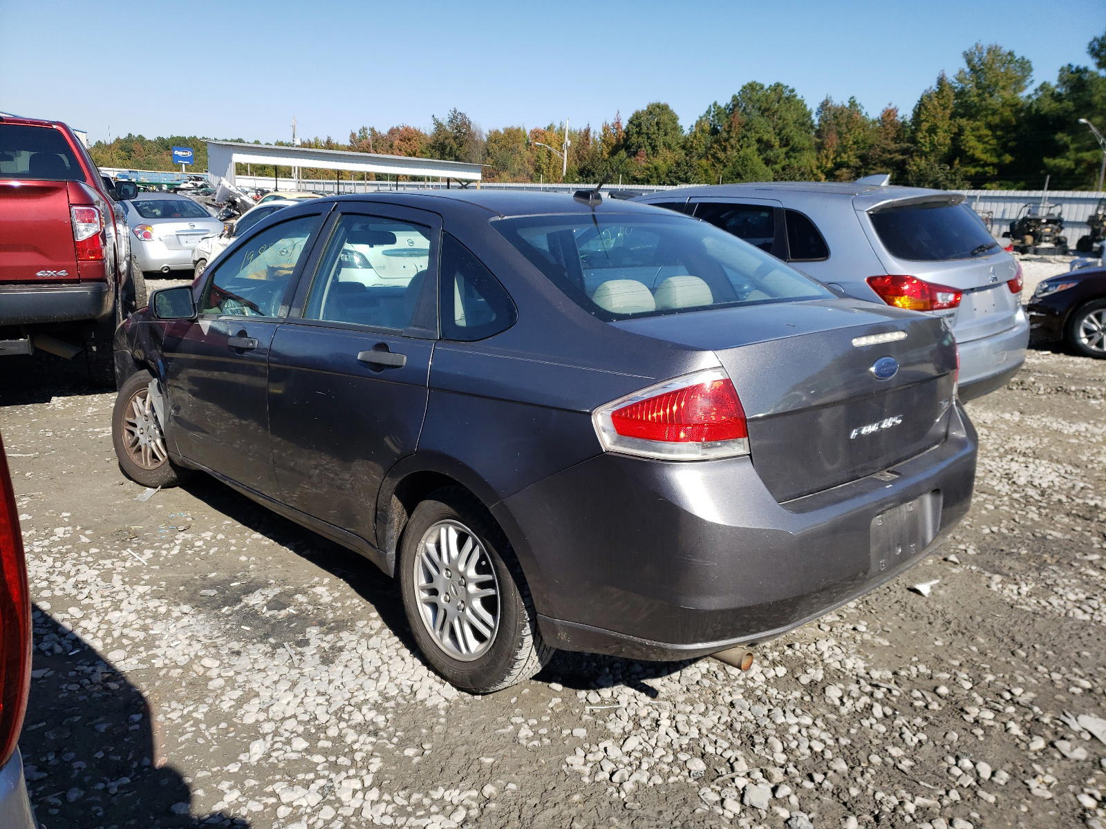 Photo 3 from auction – 2011 FORD FOCUS SE with VIN 1FAHP3FN0BW178161