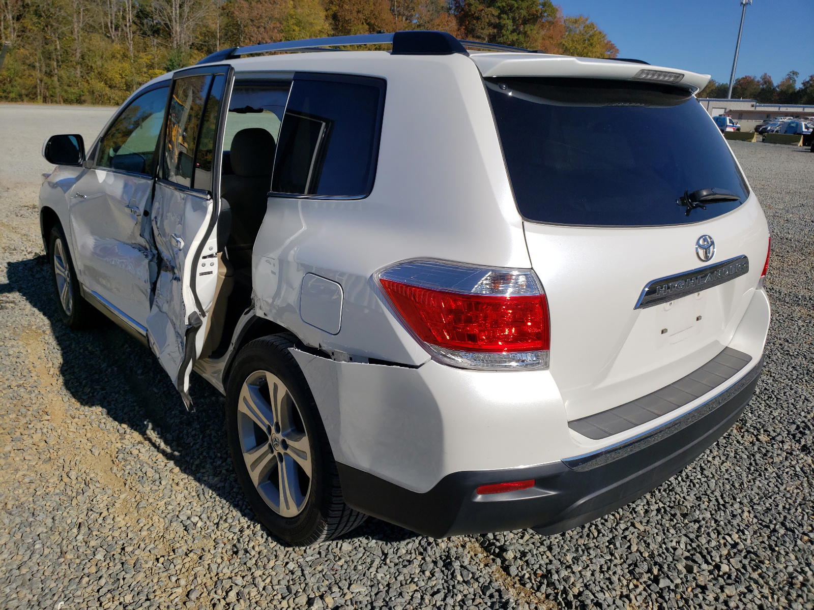 Photo 3 from auction – 2013 TOYOTA HIGHLANDER with VIN 5TDYK3EH2DS121855