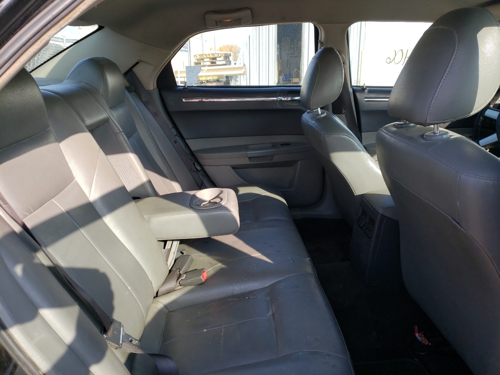 Photo 6 from auction – 2005 CHRYSLER 300 TOURIN with VIN 2C3JA53G25H657834