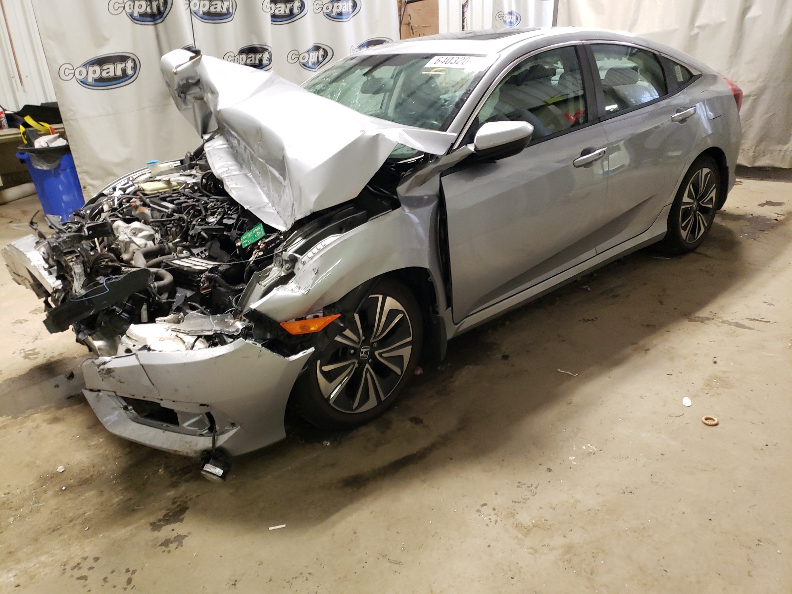 Photo 2 from auction – 2016 HONDA CIVIC EXL with VIN 19XFC1F79GE042972