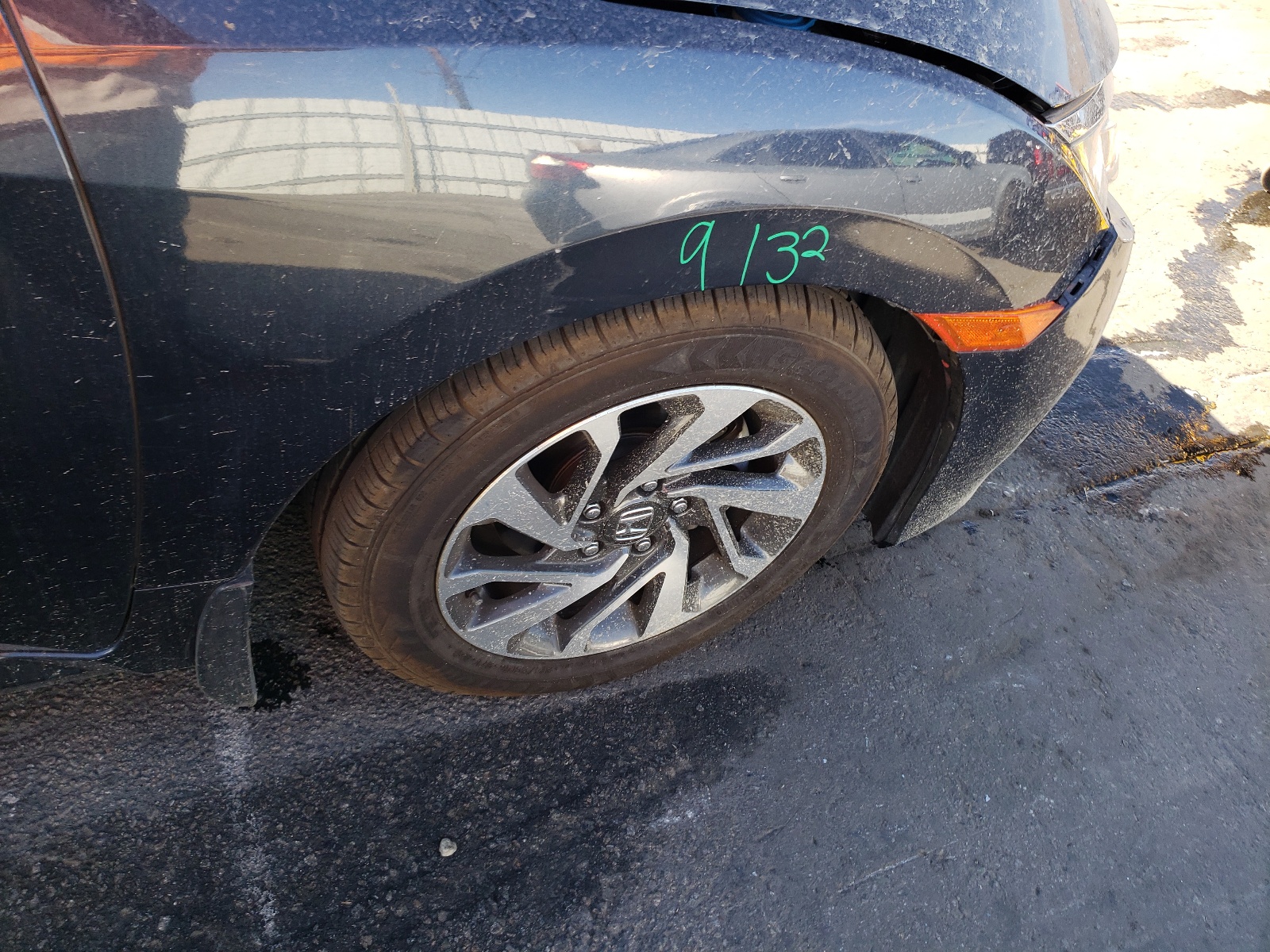 Photo 9 from auction – 2018 HONDA CIVIC EX with VIN 2HGFC2F78JH574524
