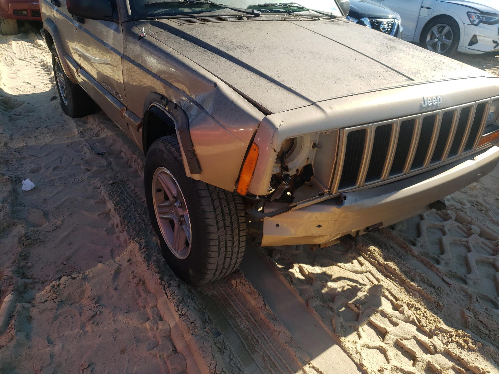 Photo 9 from auction – 2000 JEEP CHEROKEE C with VIN 1J4FF58S2YL261971