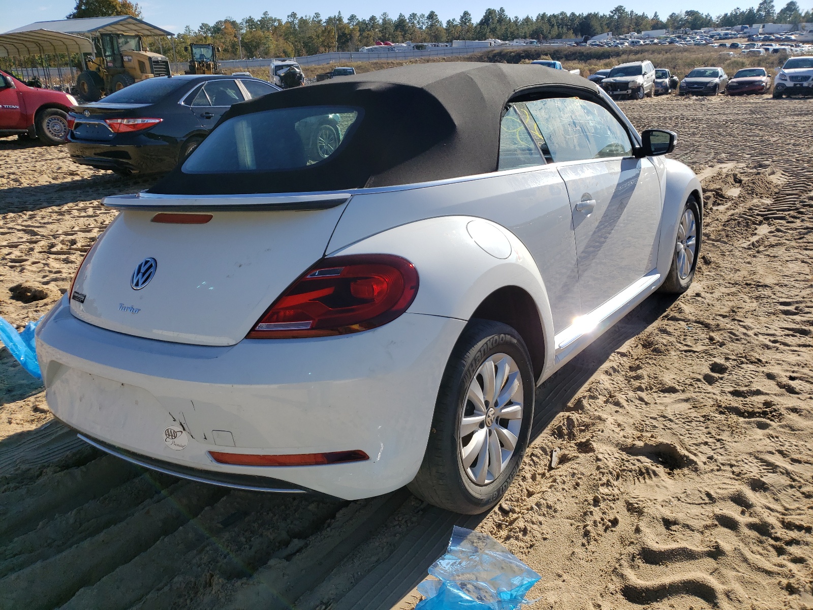 Photo 4 from auction – 2019 VOLKSWAGEN BEETLE S with VIN 3VW5DAAT6KM507250