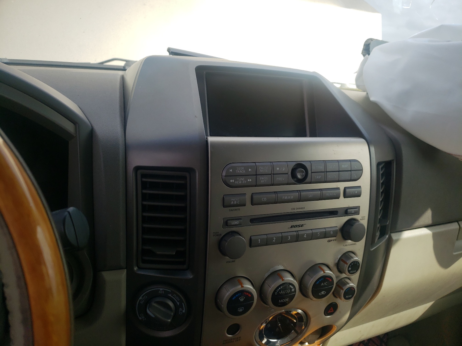 Photo 9 from auction – 2005 INFINITI QX56 with VIN 5N3AA08C25N814082