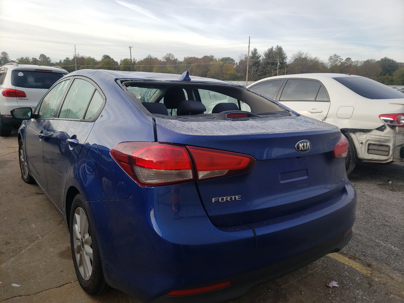 Zdjęcie 3 z aukcji – 2017 KIA FORTE LX z VIN 3KPFL4A70HE132151