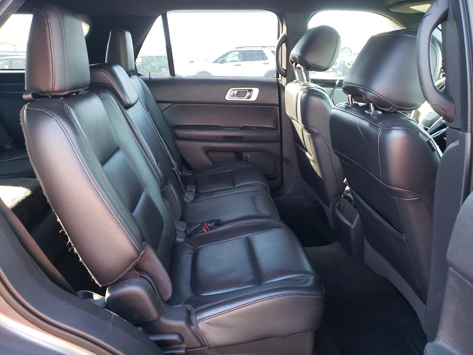 Photo 6 from auction – 2011 FORD EXPLORER X with VIN 1FMHK8D81BGA25331
