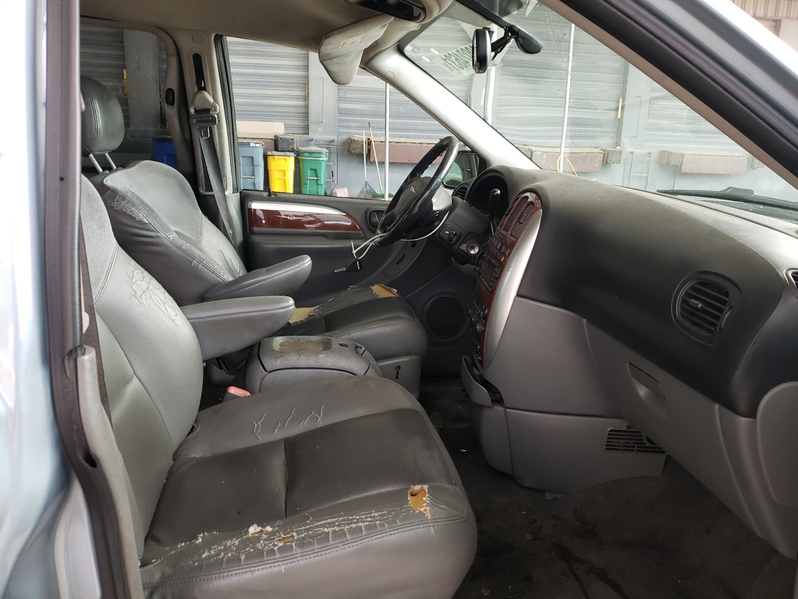 Photo 5 from auction – 2006 CHRYSLER TOWN & COU with VIN 2A8GP64L66R716362