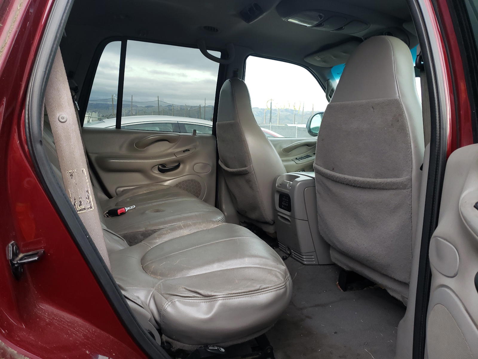 Photo 6 from auction – 2001 FORD EXPEDITION with VIN 1FMRU16W11LB80856