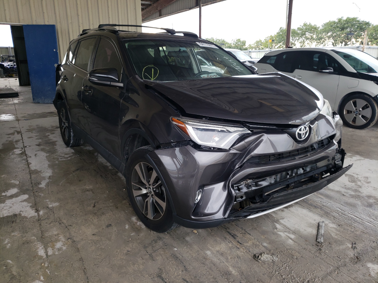 TOYOTA RAV4 XLE 2016 with VIN 2T3WFREV3GW301868 - Photo from auction